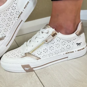 Mustang Ladies White/Gold Perforated Laced/Zip Trainer 1353-310-206