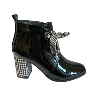 Redz Ladies Black Patent Heeled Laced Ankle Boot KX18-W3