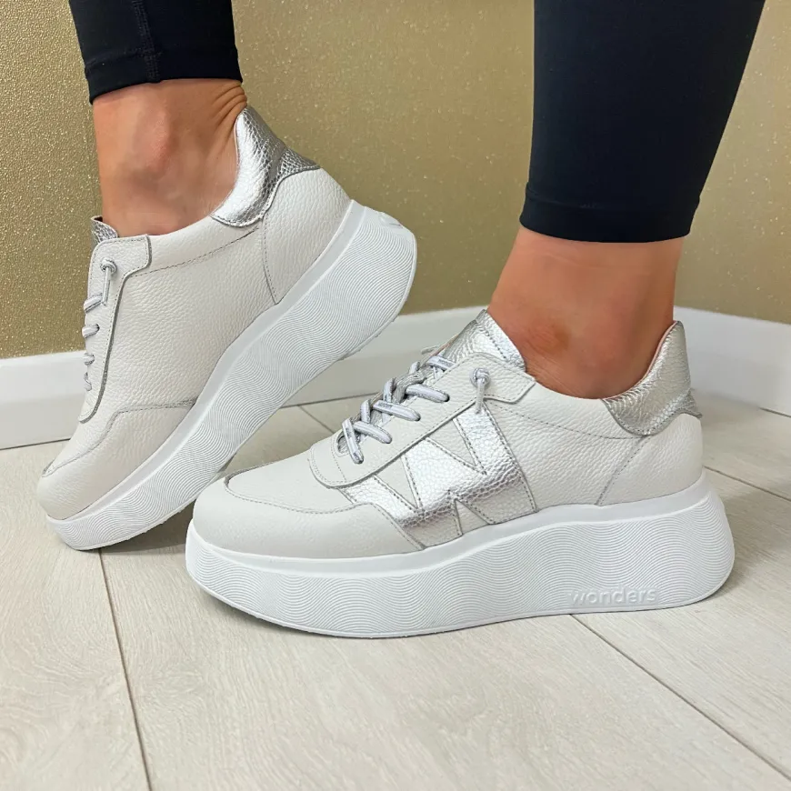 wonders_off_whitesilver_c_0.webp Wonders Off White/Silver Combination Bungee Lace Slip-On Trainer A-3625